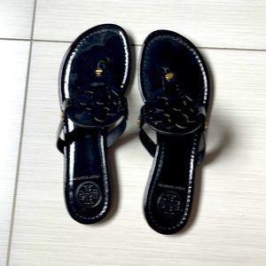 TORY BURCH Black Patent Logo Sandals Flip Flop